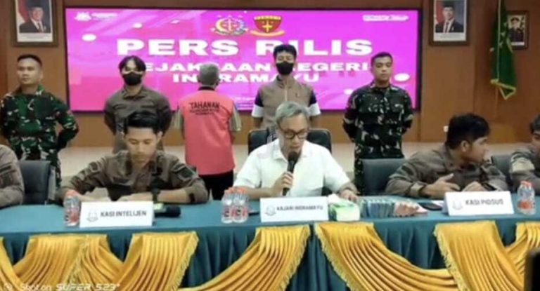 Kejari Indramayu Tahan Kepala Unit Bank di Gabuswetan Kejari Indramayu Tahan Kepala Unit Bank di Gabuswetan