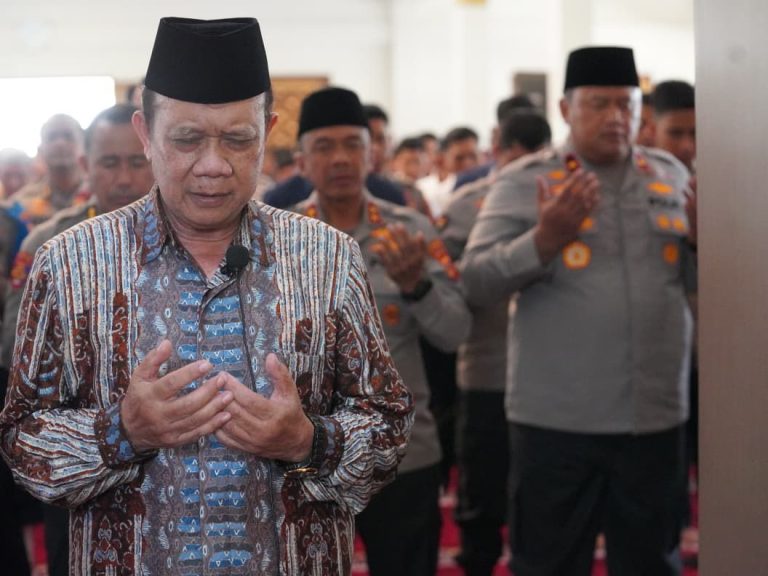 POLDA JABAR GELAR SHALAT GHAIB UNTUK DRIVER OJEK ONLINE, ALM. AFFAN KURNIAWAN POLDA JABAR GELAR SHALAT GHAIB UNTUK DRIVER OJEK ONLINE, ALM. AFFAN KURNIAWAN