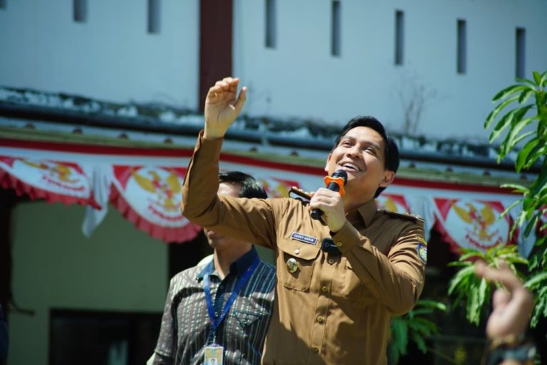 Lucky Hakim Keliling Sekolah, Cegah Pelajar Indramayu Terhasut Demo Lucky Hakim Keliling Sekolah, Cegah Pelajar Indramayu Terhasut Demo