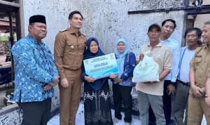 Tinjau_Rutilahu,_Bupati_Lucky_Hakim_Salurkan_Bantuan_Rehab_dan_Sanitasi_di_4_Kecamatan